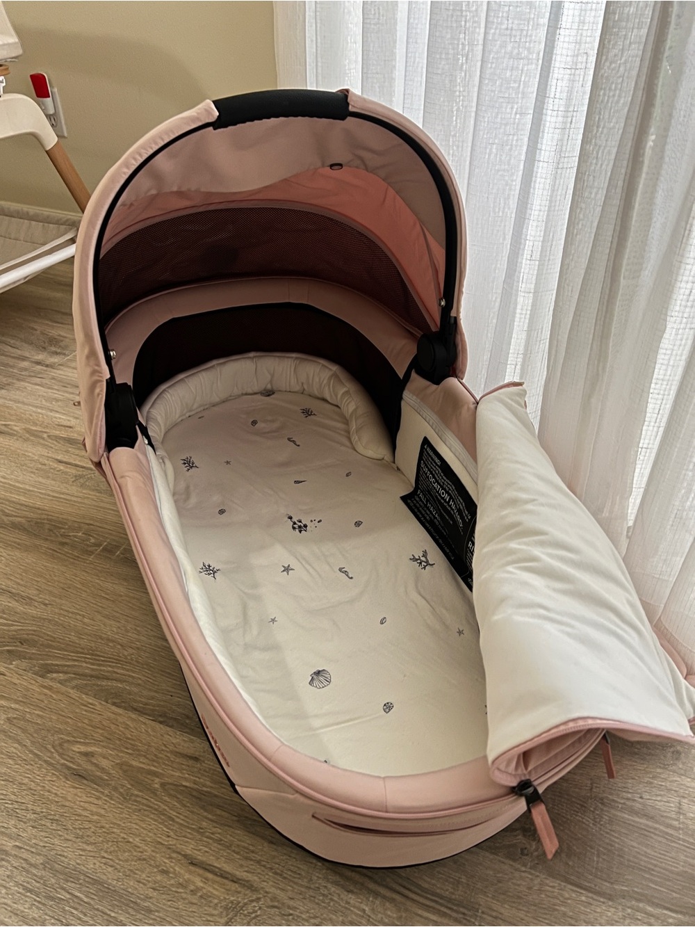 Cybex Priam Cot Bassinet in Pink - Picture 4 of 4